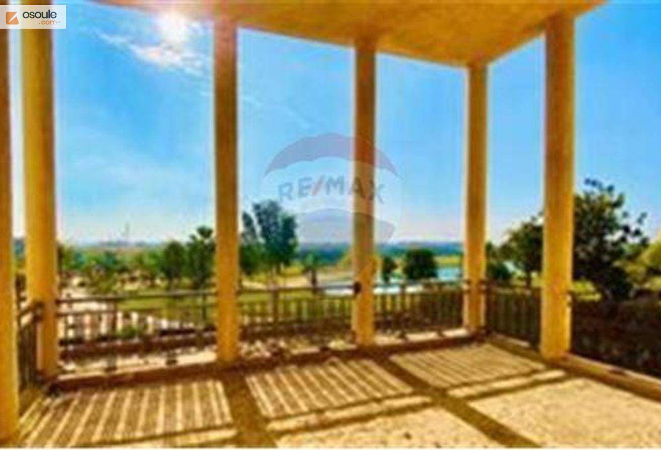 Villa on golf and lagoon 1300 m land and 7 bedrooms ...