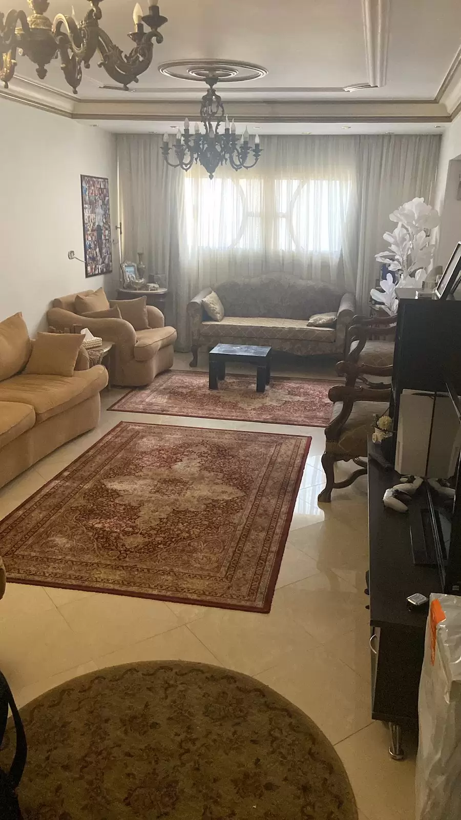 للبيع شقة بإطلالة مميزة على شارع طة حسين الرئيسى  مساحتها 150 متر للبيع