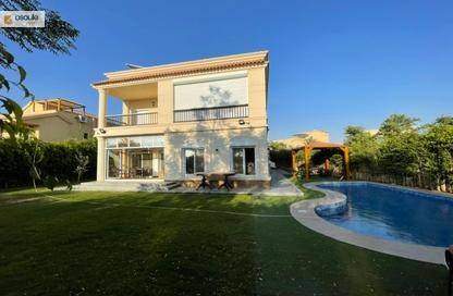 Separate villa for sale with swimming pool and special finishing fronds