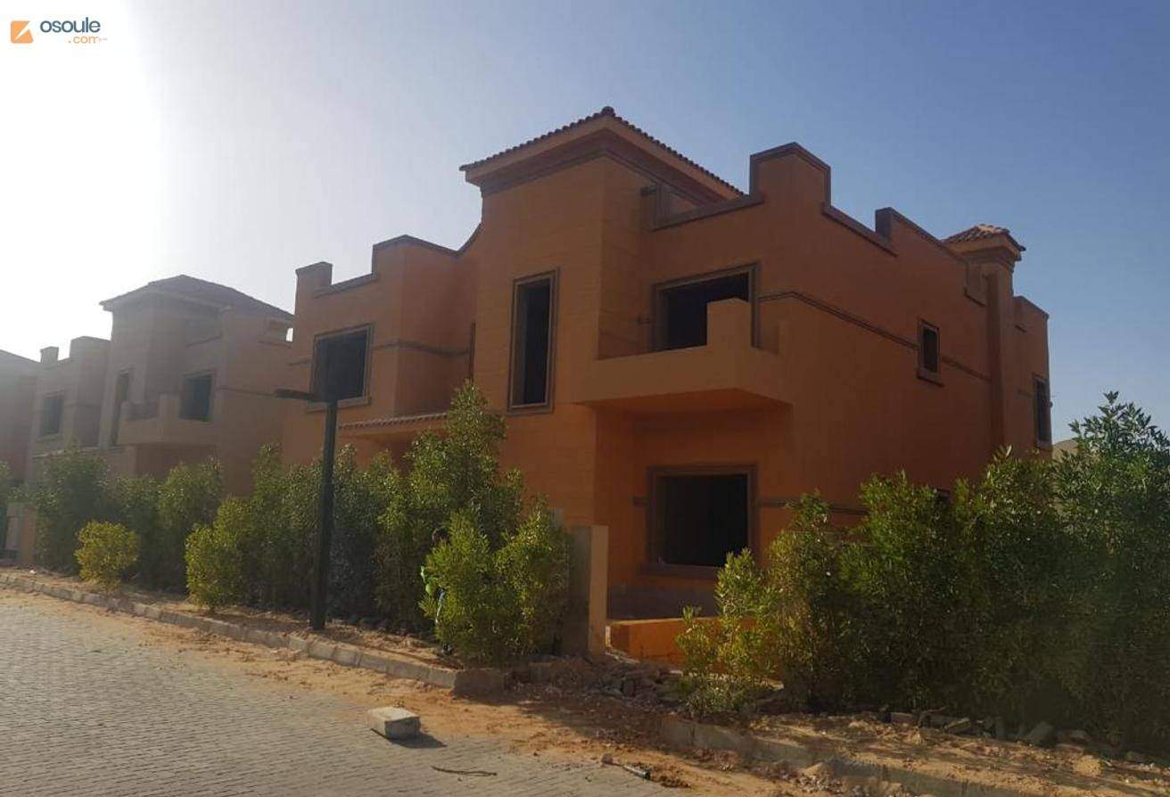 Delivered Now twin house in Altera compound .