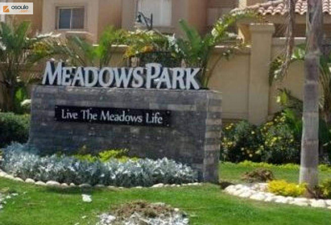 Townhouse For sale prime location in Royal Meadows