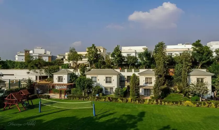 garden apartment for sale with an area of 210m² on the side of Basin from the Mountain View iCity New Cairo