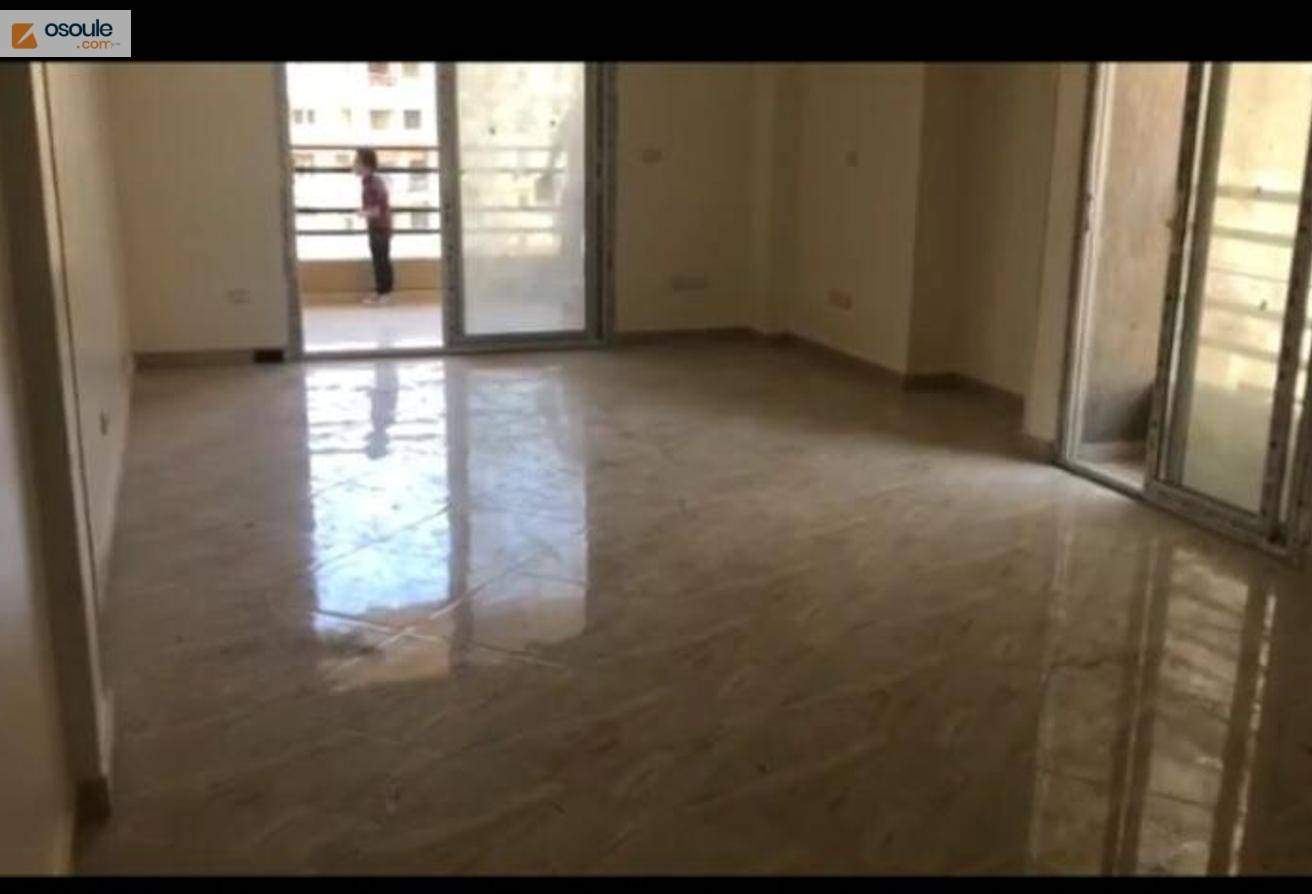 Apartment for rent at lower price compound Square